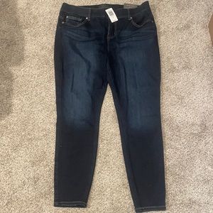 NWT Torrid Bombshell Skinny Jeans
